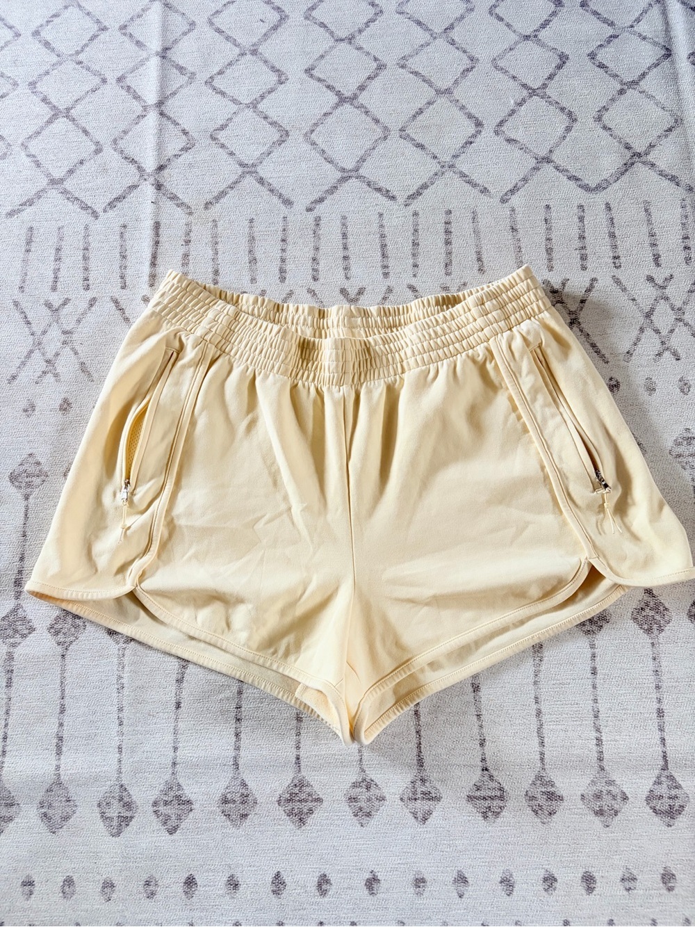 Old Navy Dynamic Fleece Light Yellow Athletic Zip-Pocket 3 inch Shorts - Picture 2 of 11